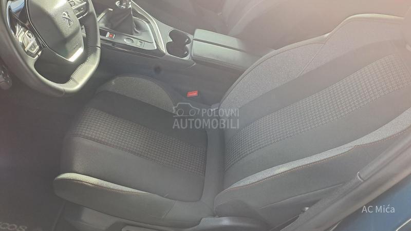 Peugeot 3008 1.2NAV ALU KAM 42000