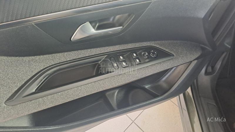 Peugeot 3008 1.5 BLU NAV ALU 8 MM