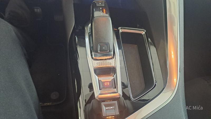 Peugeot 3008 1.5 BLU NAV ALU 8 MM