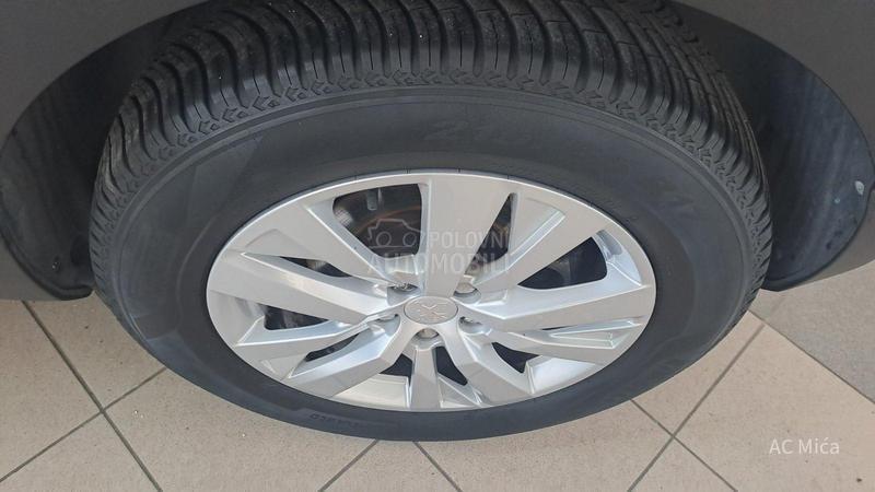 Peugeot 3008 1.5 BLU NAV ALU 8 MM