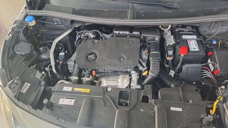 Peugeot 3008 1.5 BLU NAV ALU 8 MM