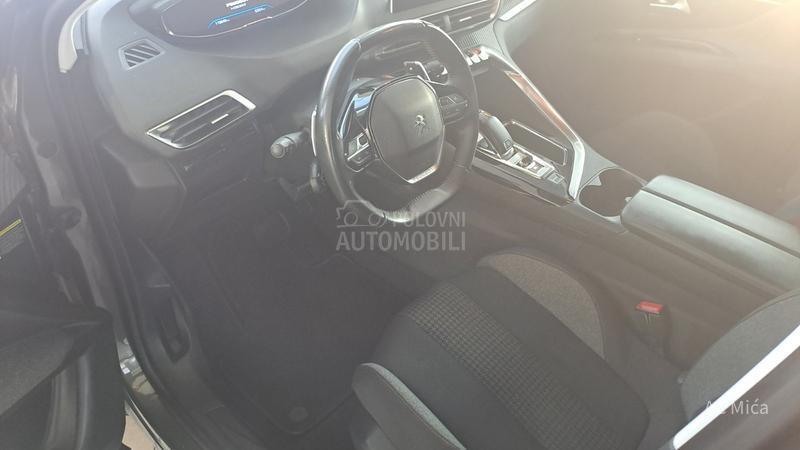 Peugeot 3008 1.5 BLU NAV ALU 8 MM