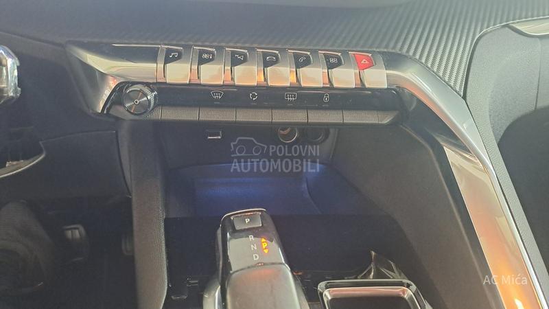 Peugeot 3008 1.5 BLU NAV ALU 8 MM