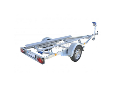 Vesta Marine 750 sa skijama