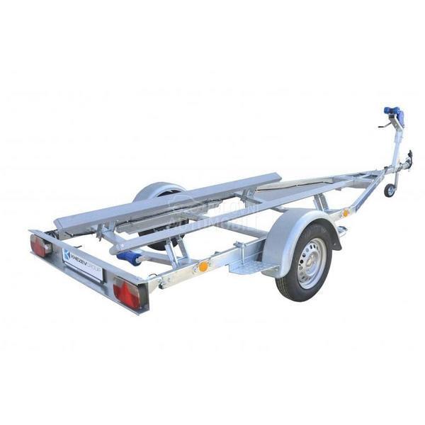 Vesta Marine 750 sa skijama