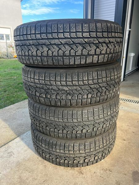 Kumho 235/65 R17 Zimska