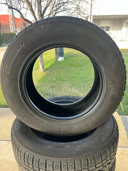 Kumho 235/65 R17 Zimska