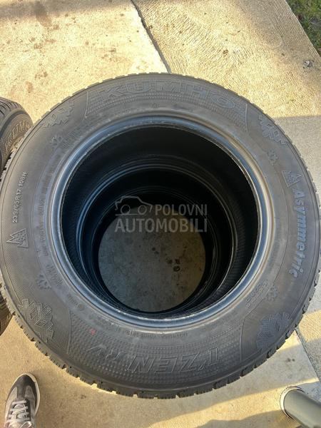 Kumho 235/65 R17 Zimska