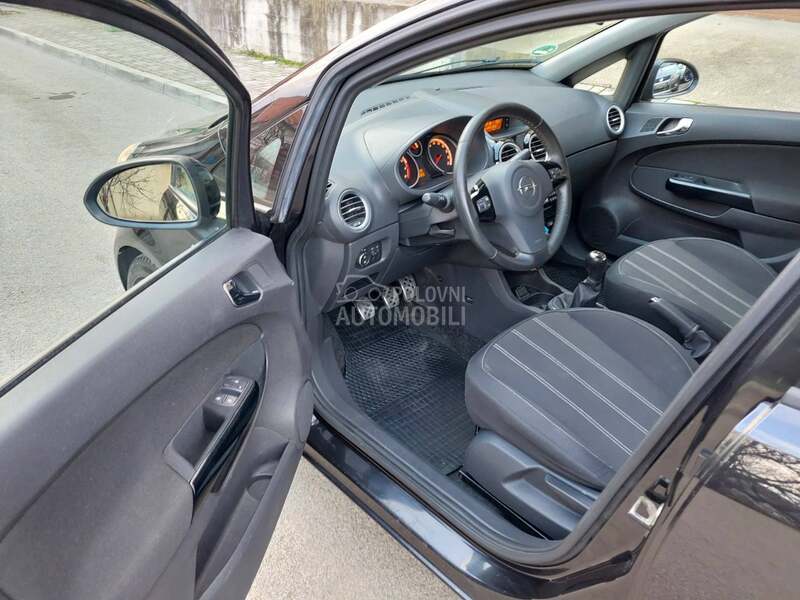 Opel Corsa D 1.4I 16V GERMANY