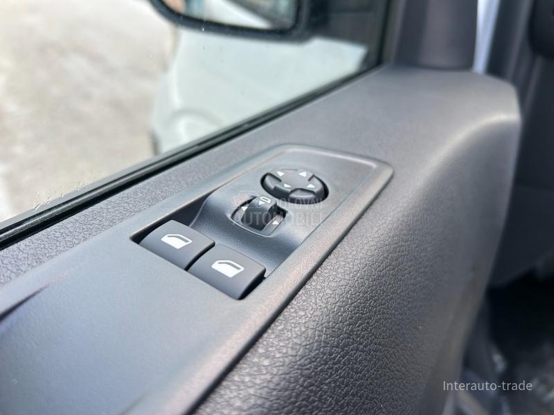 Opel Vivaro 2.0D AT8, 9 sedista ODMAH