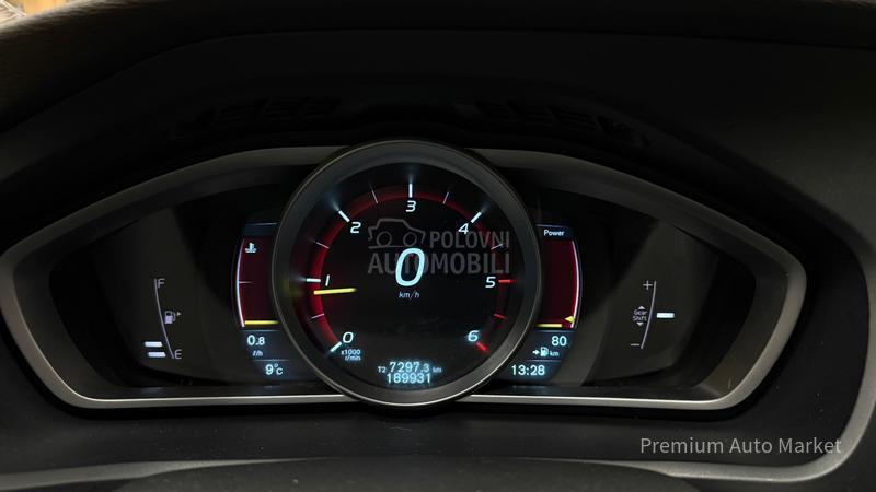 Volvo V40 //2.0 D4/PANO/KAM