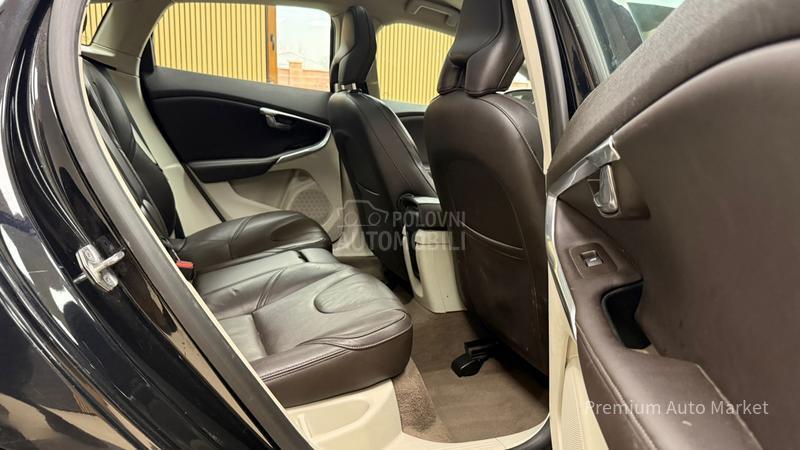 Volvo V40 //2.0 D4/PANO/KAM