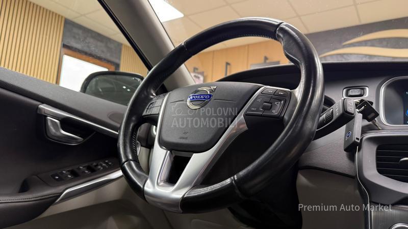 Volvo V40 //2.0 D4/PANO/KAM