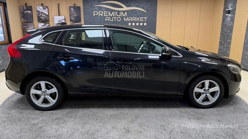 Volvo V40 //2.0 D4/PANO/KAM