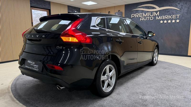 Volvo V40 //2.0 D4/PANO/KAM