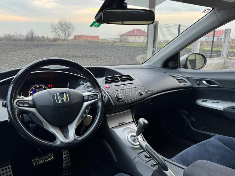 Honda Civic 1.8i-VTEC