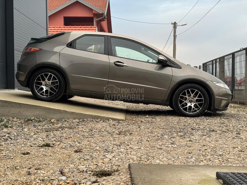 Honda Civic 1.8i-VTEC