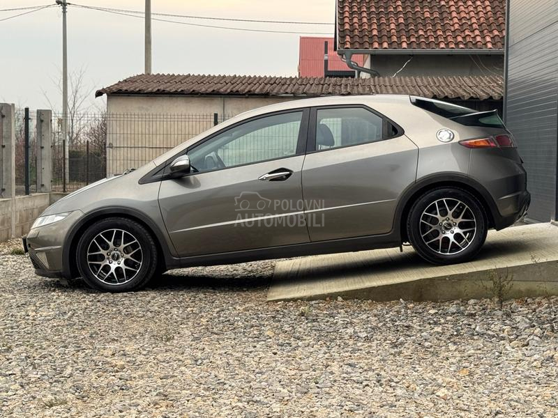 Honda Civic 1.8i-VTEC