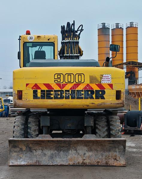 Liebherr A900C
