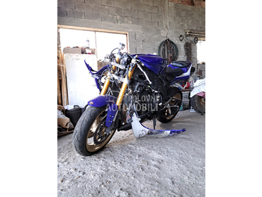 Yamaha R1