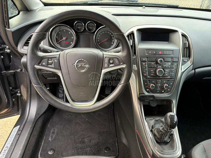 Opel Astra J COSMO