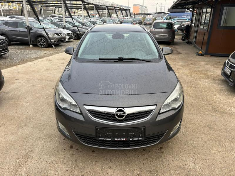 Opel Astra J COSMO