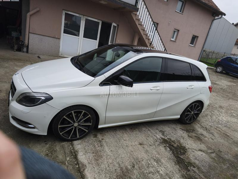 Mercedes Benz B 200 Amg Line