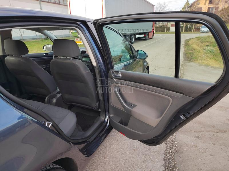 Volkswagen Golf 5 1,4i / 91700 k m /