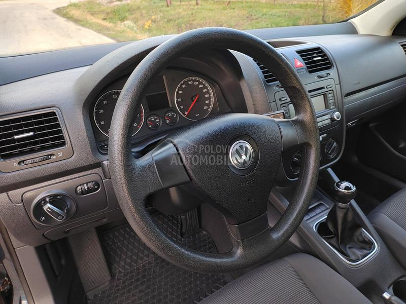 Volkswagen Golf 5 1,4i / 91700 k m /
