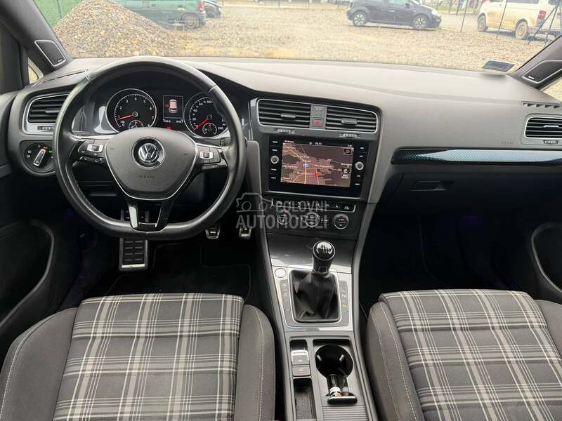 Volkswagen Golf 7 1.5 TSI MATRIX SPORT