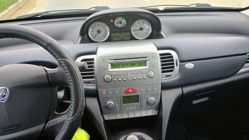 Lancia Ypsilon momo sport design