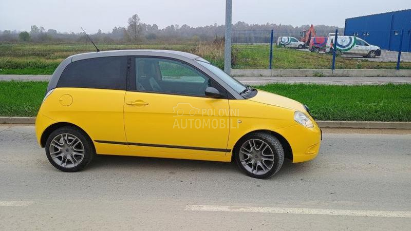 Lancia Ypsilon momo sport design