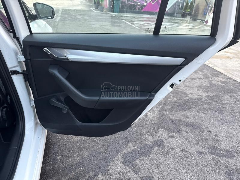Škoda Octavia 1.6TDI//DSG//