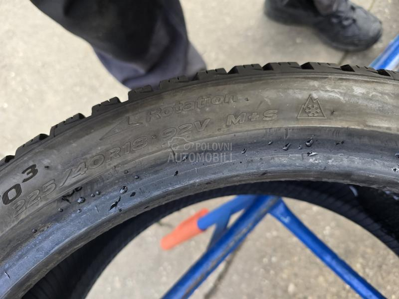 Hankook 225/40 R18 Zimska