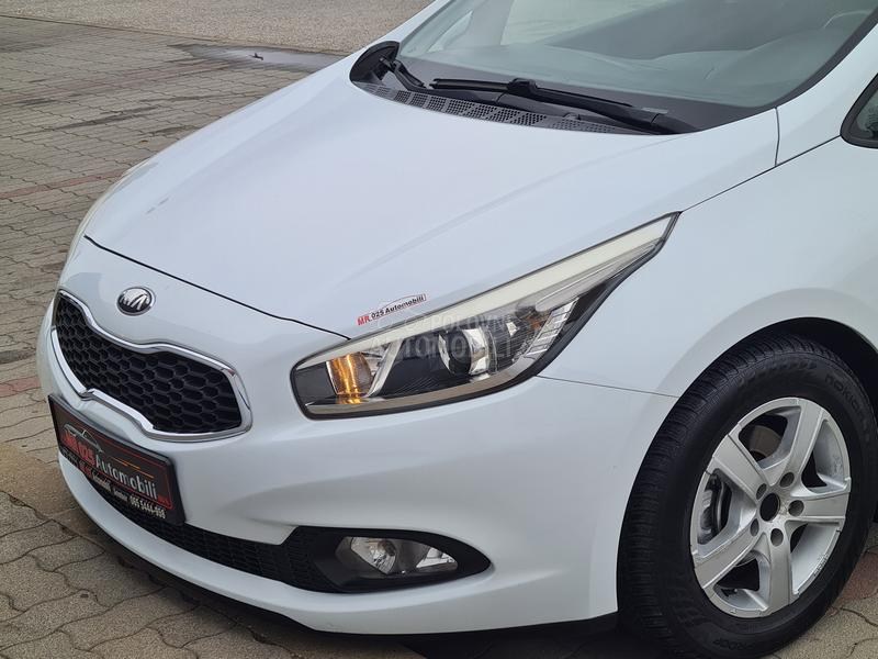 Kia cee`d 1.4 EX Champion