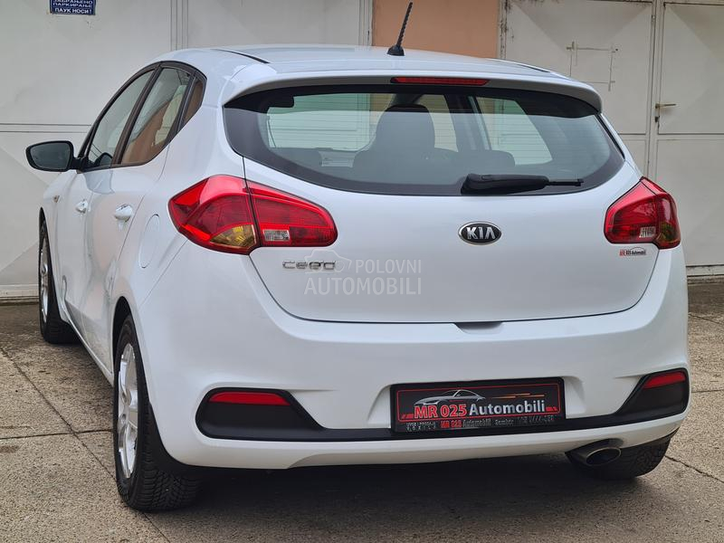 Kia cee`d 1.4 EX Champion