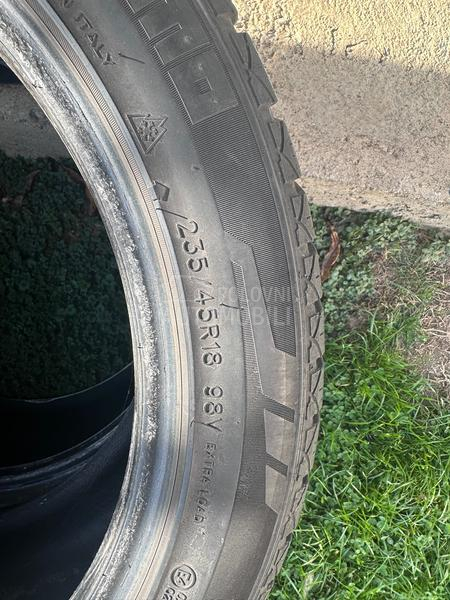 Ostalo 235/45 R18 Zimska