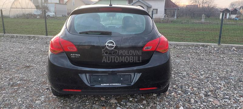 Opel Astra J 1 . 6 b e n z