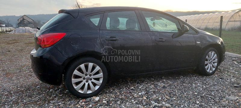 Opel Astra J 1 . 6 b e n z