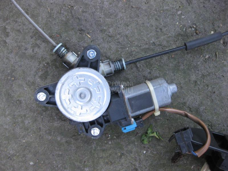 Prednji elektro podizaci stak.