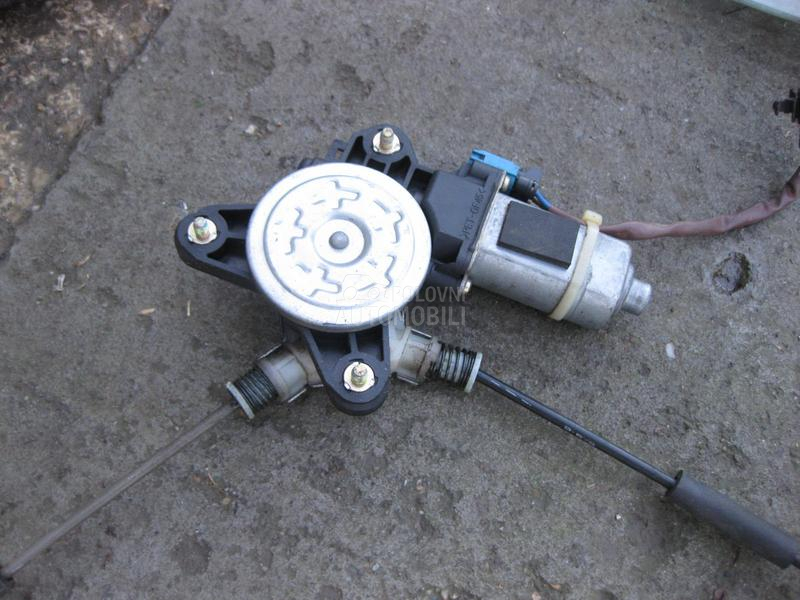 Prednji elektro podizaci stak.