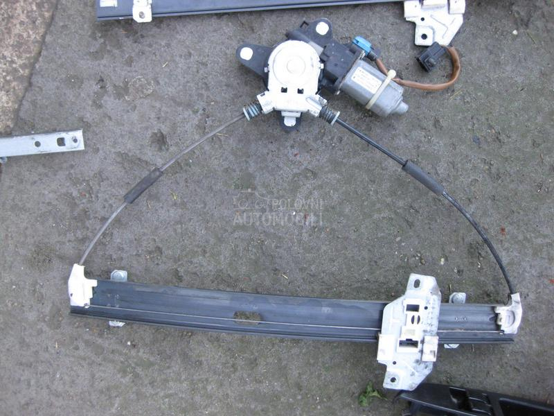 Prednji elektro podizaci stak.