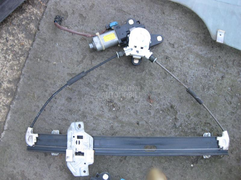 Prednji elektro podizaci stak.