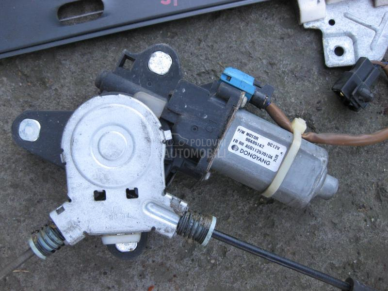 Prednji elektro podizaci stak.