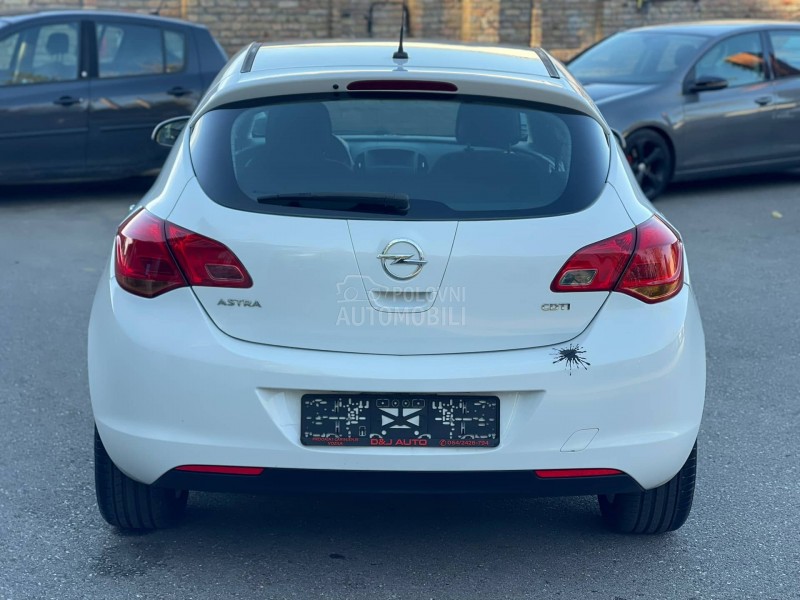 Opel Astra J 