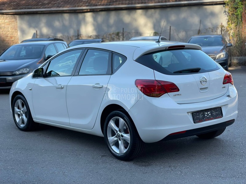 Opel Astra J 