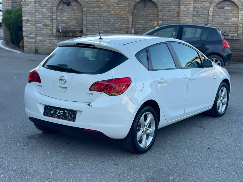 Opel Astra J 