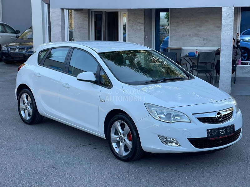 Opel Astra J 