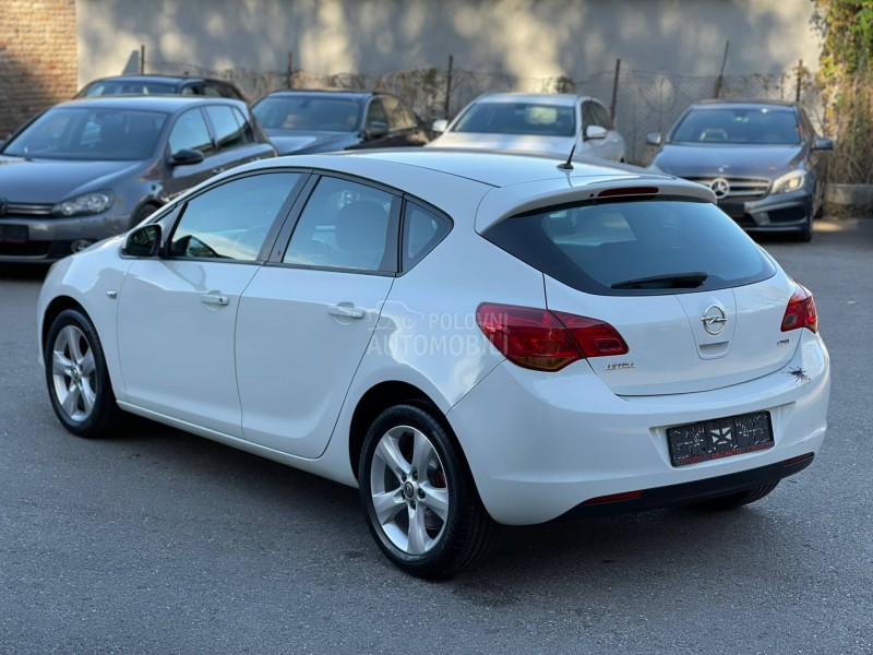Opel Astra J 
