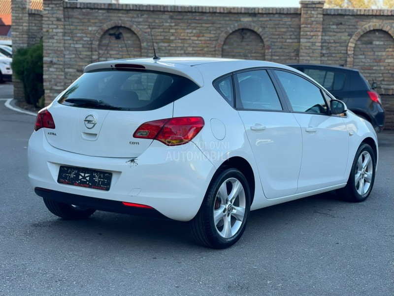 Opel Astra J 